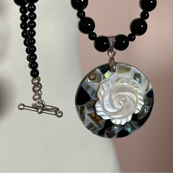 Mother of Pearl Jewelry - Vintage 1990 Y2K Retro Deco MOP Black Onyx 18kGP toggle clasp Hawaiian Necklace